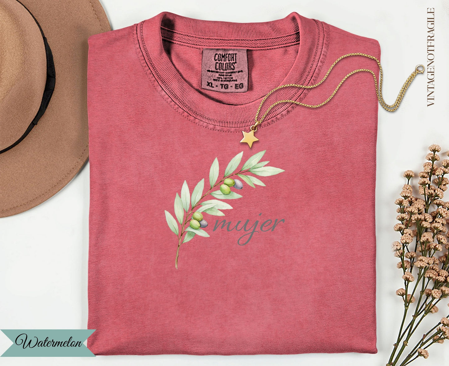 Coral t-shirt with olive branch and "mujer" text, hat, and necklace.